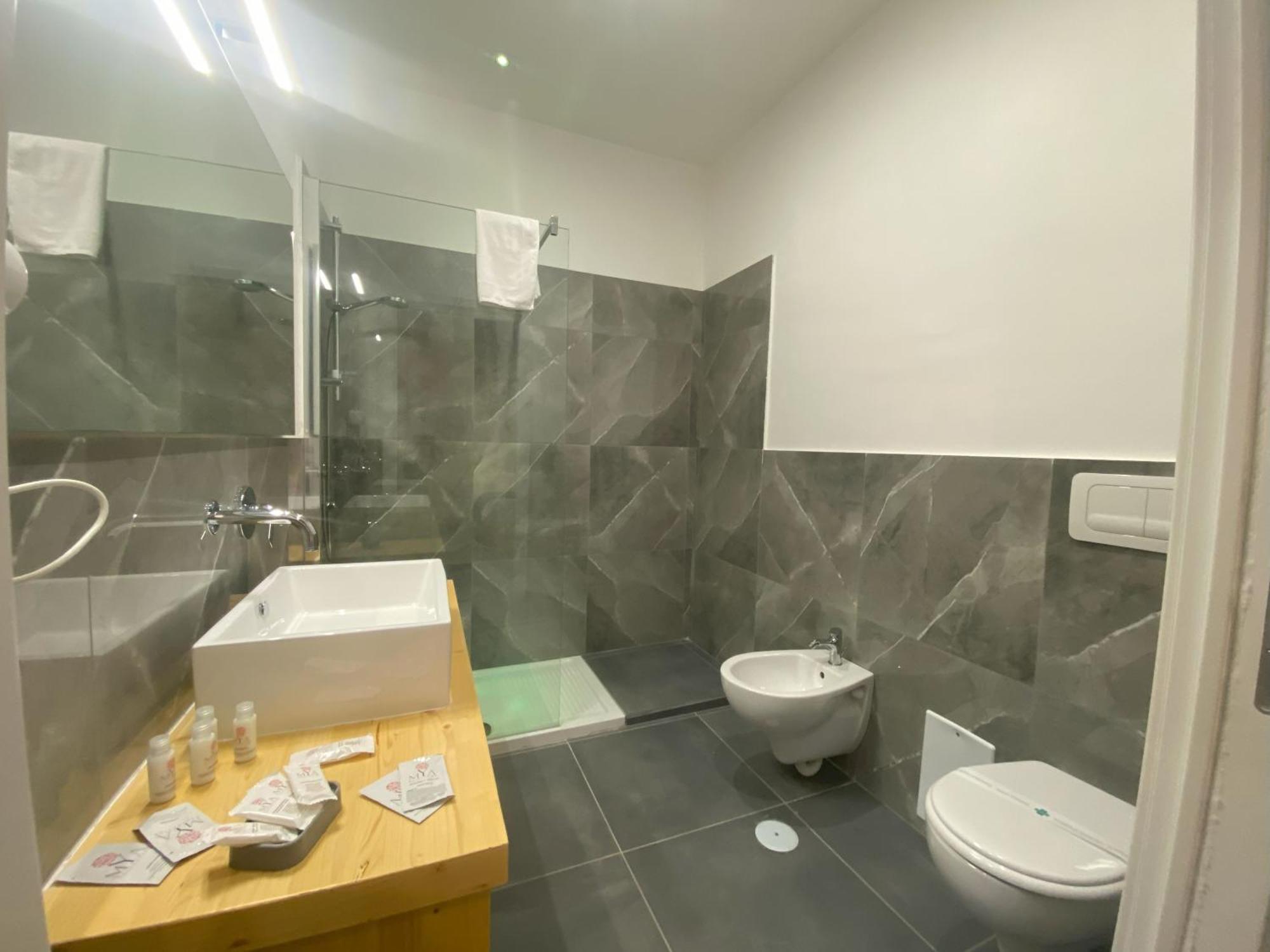 Hotel Be Italian Flat Sanfelice Neapel Exterior foto